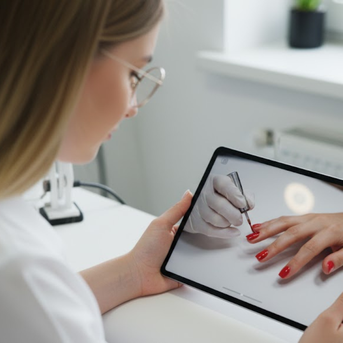 PERFECT MANICURE SECRETS